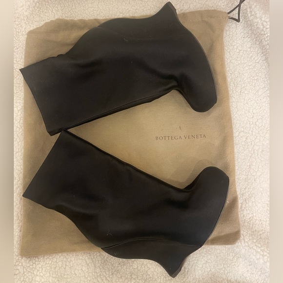 56119 Authentic Bottega Veneta black satin boots - Picture 3 of 9